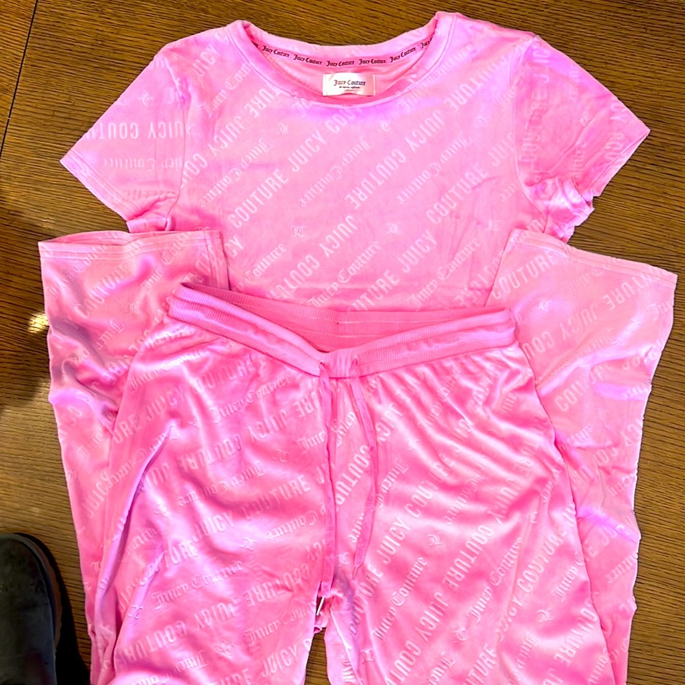 Juicy Couture hot pink sleepwear